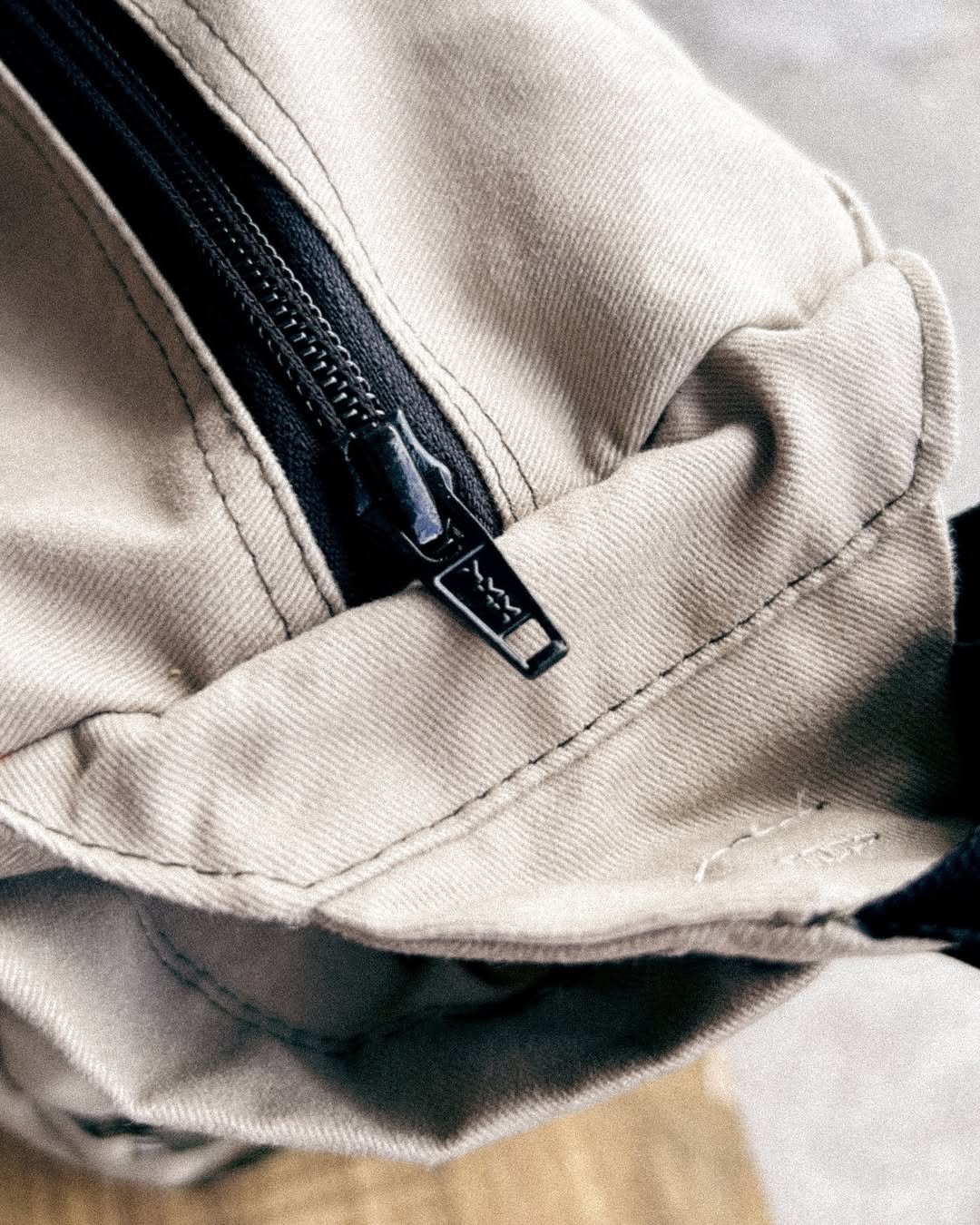BRITISH GREY UTILITY BAG