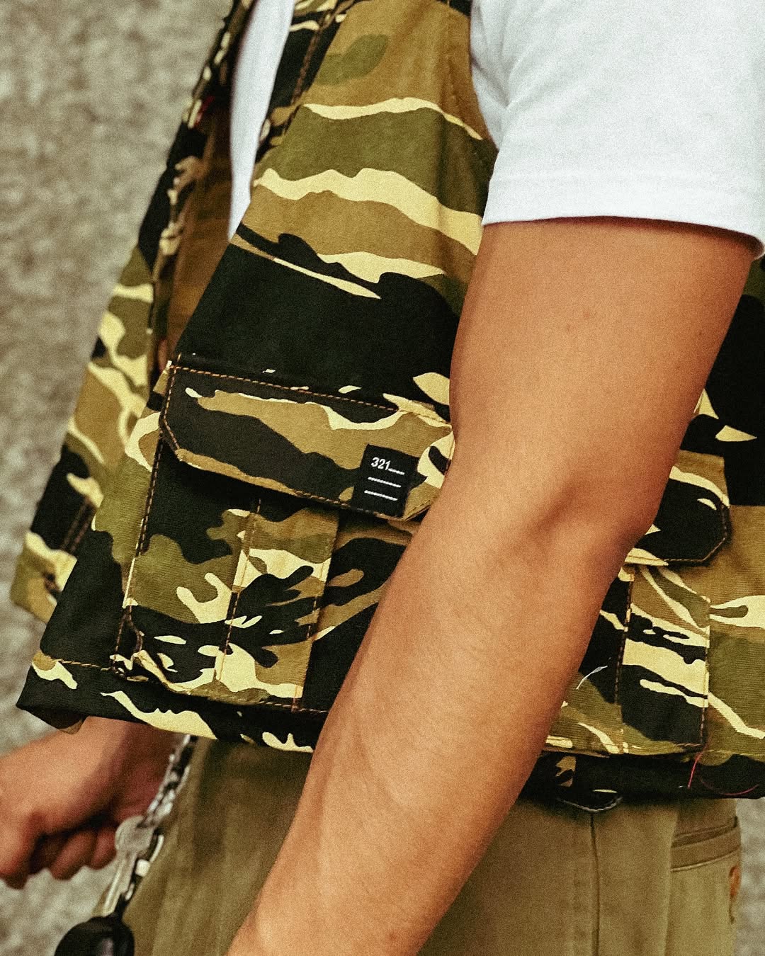 CROPPED CAMO VEST